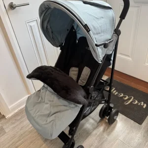 Cuggl stroller/pushchair with foot muff and rain cover