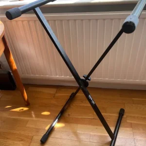 Quiklok keyboard stand