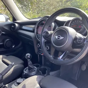 2017 MINI Cooper S 2.0 Petrol Manual Hatchback with Chili Pack and Sat Nav - Image 4