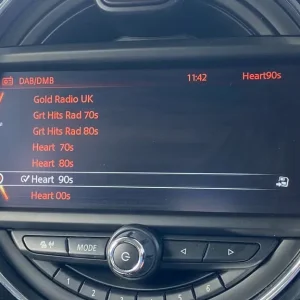 2017 MINI Cooper S 2.0 Petrol Manual Hatchback with Chili Pack and Sat Nav - Image 8