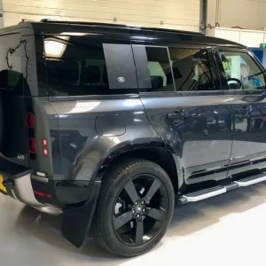 2023 Land Rover Defender D300 X-Dynamic HSE 110 5-door Estate Auto - Image 5