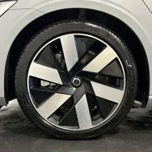 2024 Volvo V60 Plus Dark Estate - Image 6