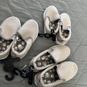 Kids trainer gym shoes slip on