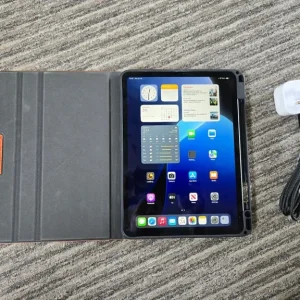 Apple iPad Pro 1st Gen 11-inch - Image 2