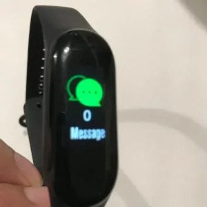 Smartwatch in great condition with original box - Image 4