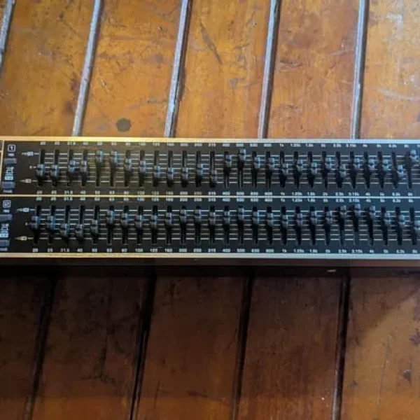 Behringer Ultragraph FBQ3102 31 Band EQ