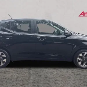 2024 Hyundai i10 1.0 Advance 5-door Auto with Nav and Heated Mirrors - Image 2