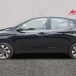 2024 Hyundai i10 1.0 Advance 5-door Auto with Nav and Heated Mirrors - Image 6