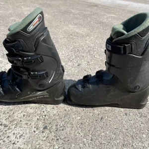 Salomon ski boots size 9.5 - Image 2