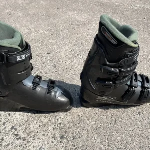 Salomon ski boots size 9.5 - Image 3