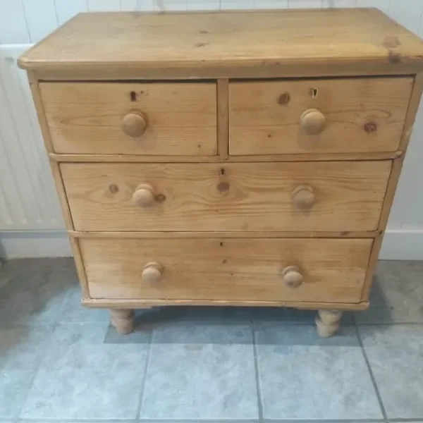 Vintage pine chest of drawers