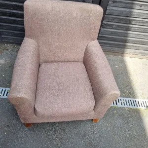 M and S chair