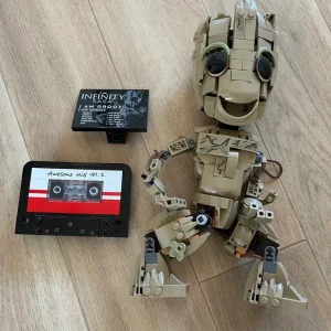 LEGO Marvel I Am Groot Set 7627 - Image 2