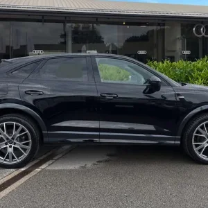 2024 Audi Q3 Black Edition 35 TDI 150 PS S tronic SUV - Image 3