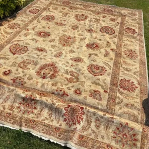 Hand made 100% wool rug made in Pakistan - Image 2