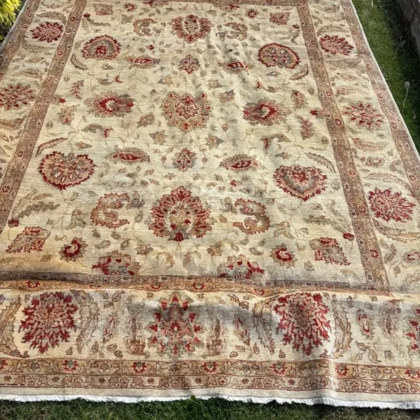 Hand made 100% wool rug made in Pakistan