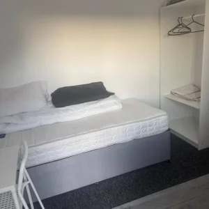 Single bed, mattress and headboard - Image 4