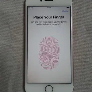 Apple iPhone 7 (32GB) UNLOCKED - Image 2