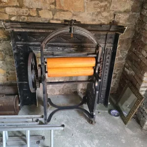 Antique mangle with cast iron and wooden rollers - Image 2
