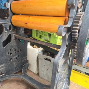 Antique mangle with cast iron and wooden rollers - Image 3