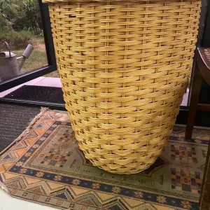 Large basket with lid and handle