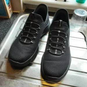 Sketchers slip ons