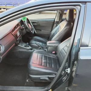 Toyota Auris Hybrid Estate 2014 - Image 2