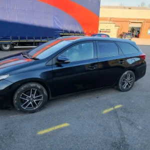 Toyota Auris Hybrid Estate 2014 - Image 5