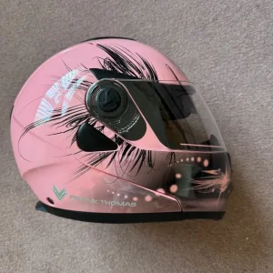 Lady’s Helmet - Image 2