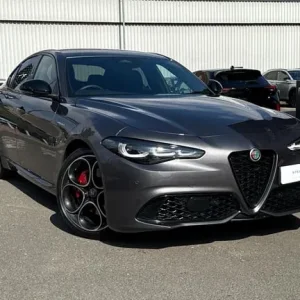 2025 Alfa Romeo Giulia 2.0T Veloce Auto Euro 6 4dr Saloon - Image 2