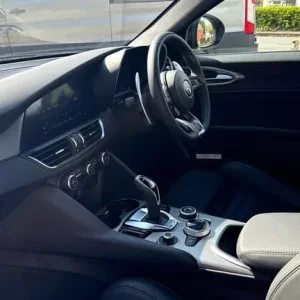 2025 Alfa Romeo Giulia 2.0T Veloce Auto Euro 6 4dr Saloon - Image 3