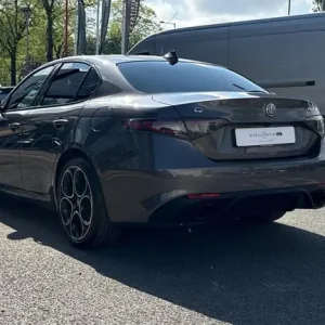 2025 Alfa Romeo Giulia 2.0T Veloce Auto Euro 6 4dr Saloon - Image 4