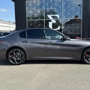 2025 Alfa Romeo Giulia 2.0T Veloce Auto Euro 6 4dr Saloon - Image 5