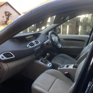 Renault Scenic MPV 2010 manual 5-door - Image 2