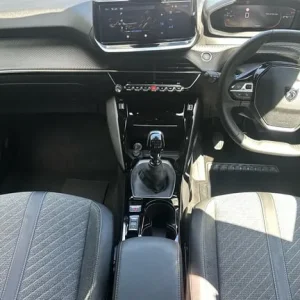 2024 Peugeot 2008 1.2 PureTech Allure SUV 5-door manual - Image 4