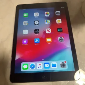 Apple iPad Air 1st gen - Image 2