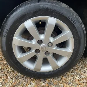 2007 Toyota Yaris ZINC Hatchback Petrol Manual - Image 2