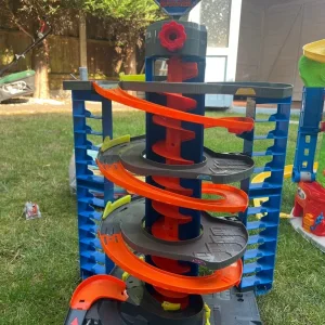 Hot wheels mega garage