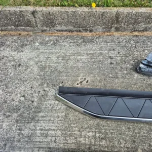 Toyota RAV4 2014 running boards with fixings - Image 3