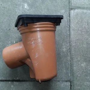 Osma underground pipe connectors and 100mm plastic pipes - Image 3