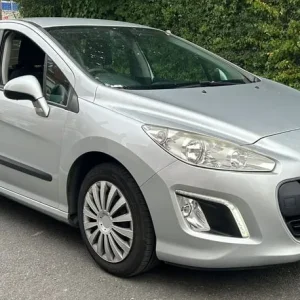Peugeot 308 1.6 HDI 5-door hatchback 2013 manual - Image 2