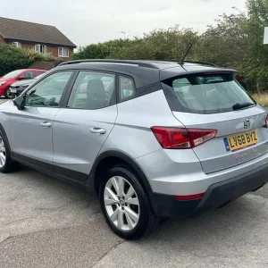 SEAT Arona 1.0 Tsi 5-door SUV petrol manual - Image 2
