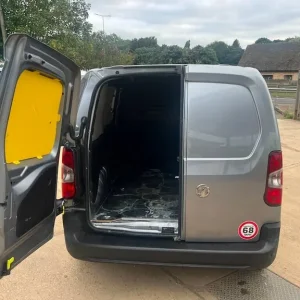 2019 Vauxhall Combo 1.6 Turbo D 2000 Edition Panel Van - Image 4