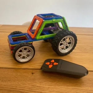 Magformers 20-piece funny wheel remote control set - Image 3