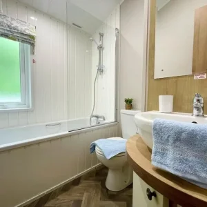 3-bedroom static lodge with wrap-around deck on the beach - Image 5