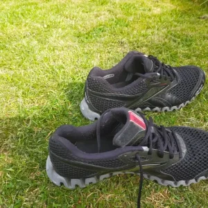 Men's Reebok Premier trainers size 9 used - Image 3