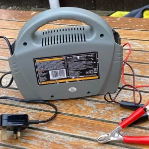 Halfords Battery Charger - Image 3