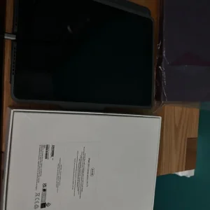 9th generation iPad with keyboard and cover - Image 2