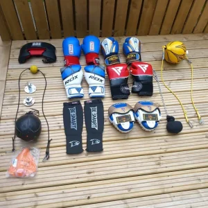 Boxing gloves and equipment - Image 3