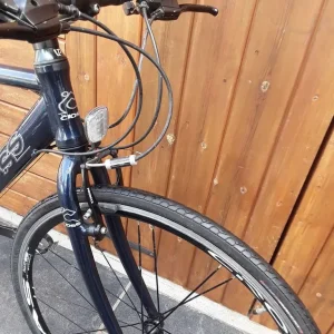 Cross Urban hybrid bike 700c wheels 20-inch frame 24 gears - Image 4